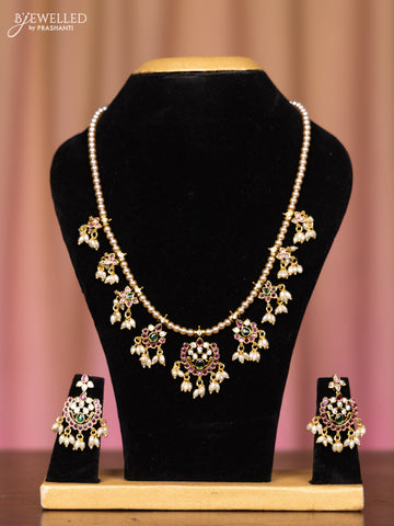 Pearl necklace with kemp and cz stones in pearl hangings