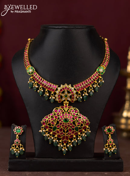 Jadau necklace with jadau kundan stones and pearl & green beads hangings
