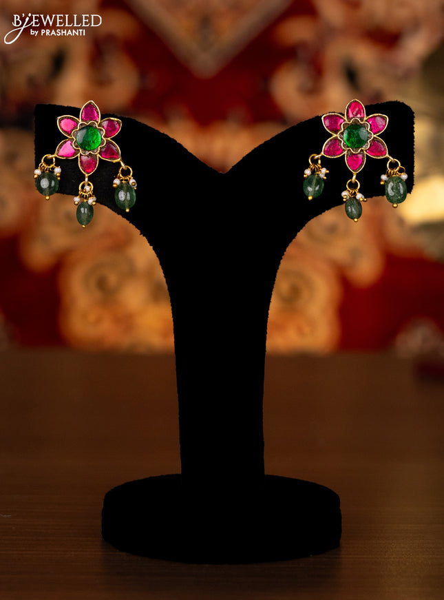 Jadau necklace with jadau kundan stones and pearl & green beads hangings