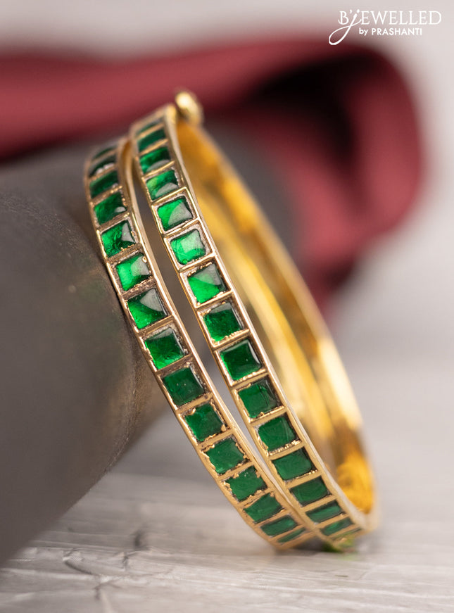 Antique screw type bangle with green jadau stones