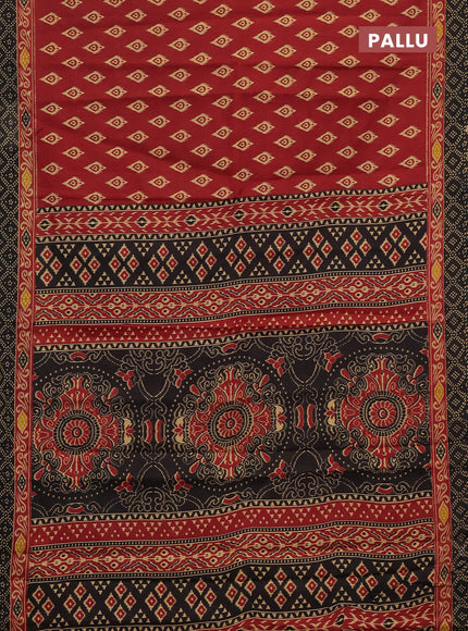 Muslin cotton saree maroon and black with allover ikat butta prints and printed border