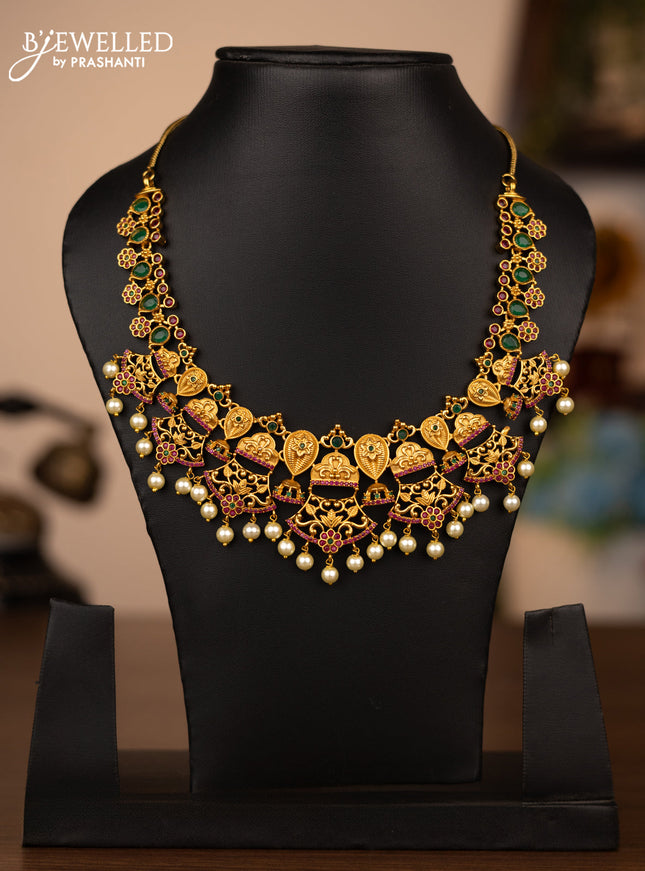 Antique necklace with kemp stones and pearl hanglings