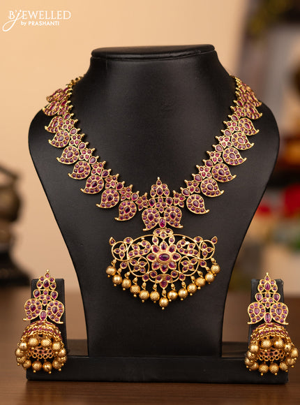 Antique necklace manga pattern with pink kemp stones and golden beads hanging