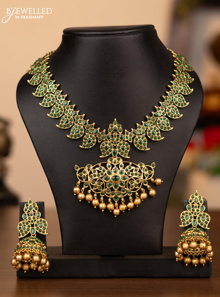 Antique necklace manga pattern with green kemp stones and golden beads hanging