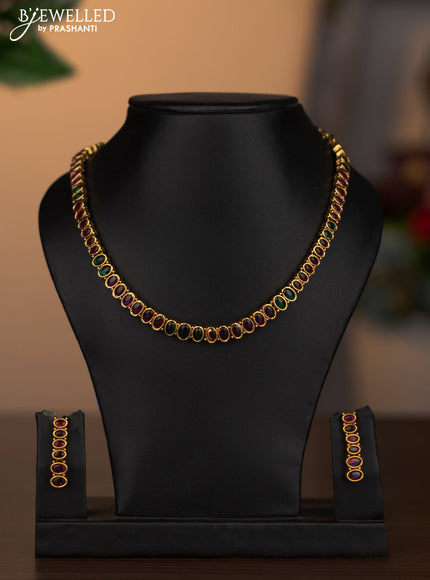 Antique necklace with simple design and kemp stones