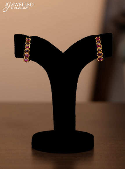 Antique necklace with simple design and kemp stones