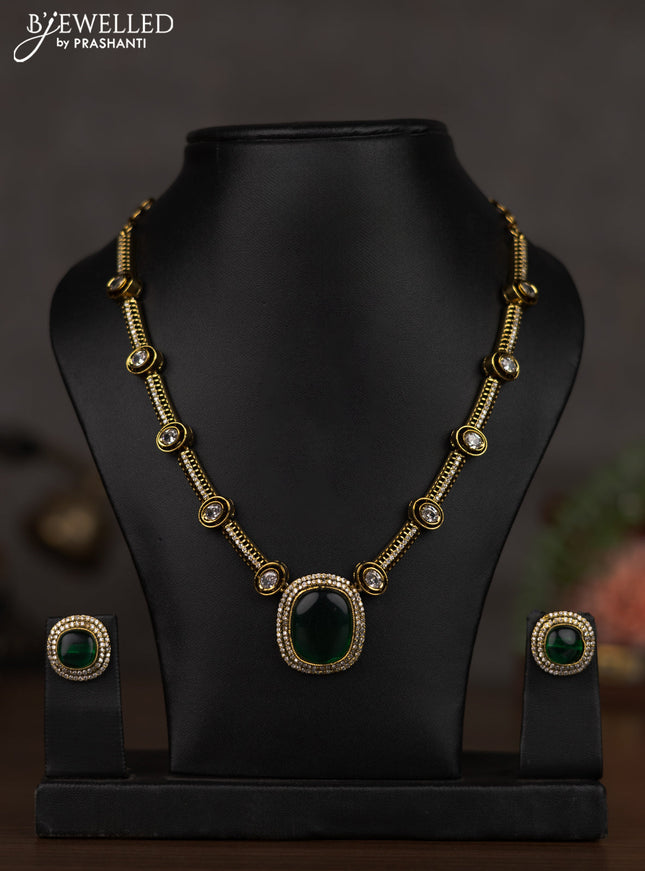 Necklace with emerald and cz stones in victorian finish