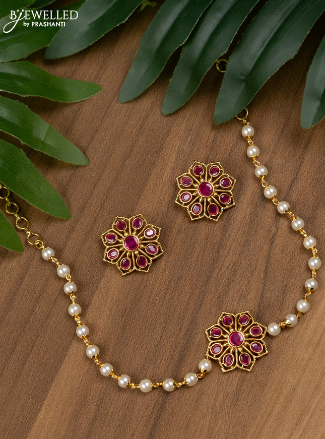 Pearl choker with pink kemp stones