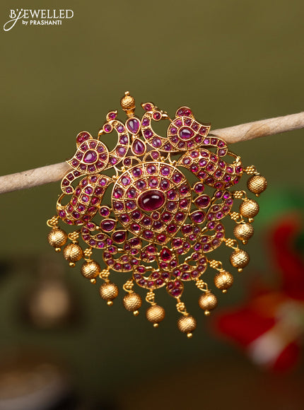 Antique jada billai peacock design with pink kemp stones and golden beads hanging