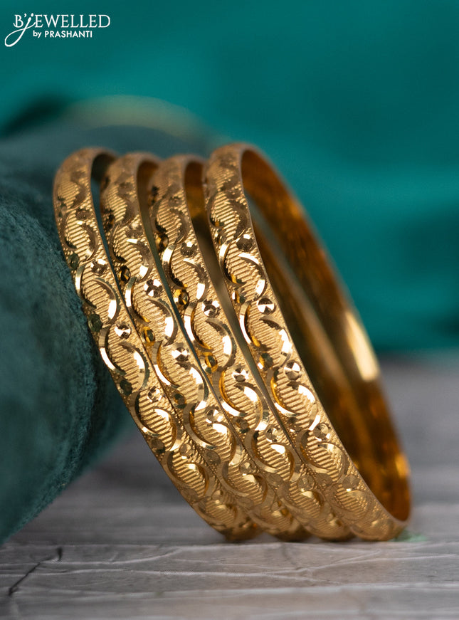 Antique bangle with simple design