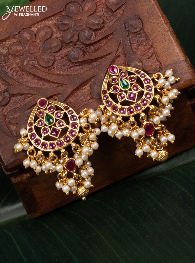 Antique earring with kemp and pearl hangings