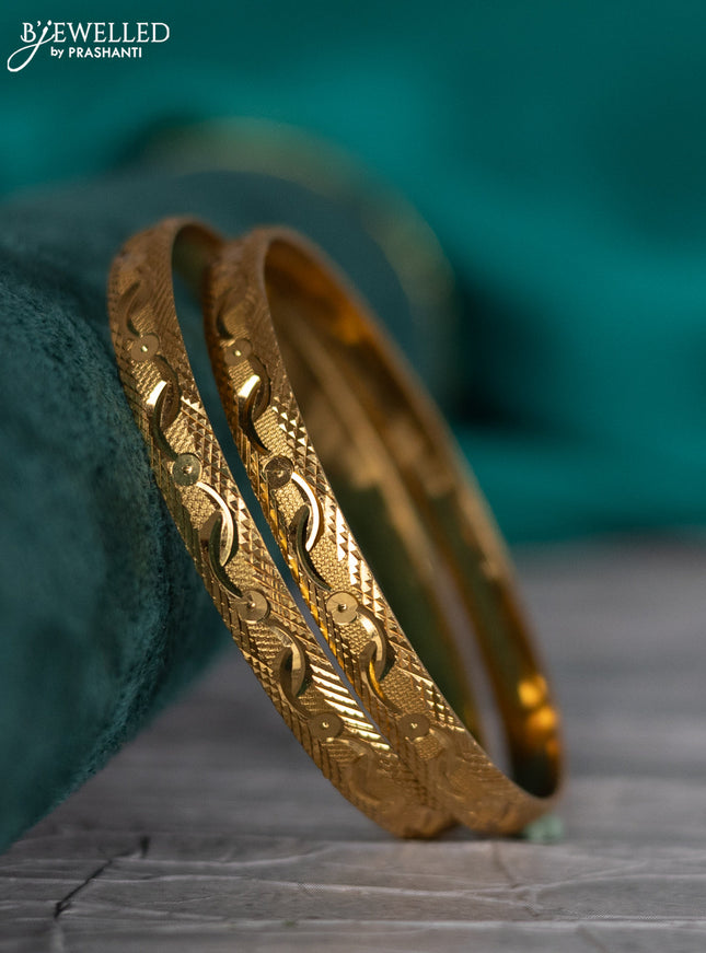 Antique bangle with simple design