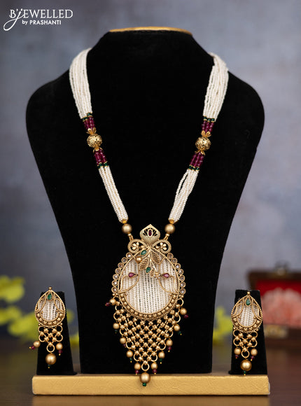 Pearl necklace with kemp & white stones and golden beads hanging