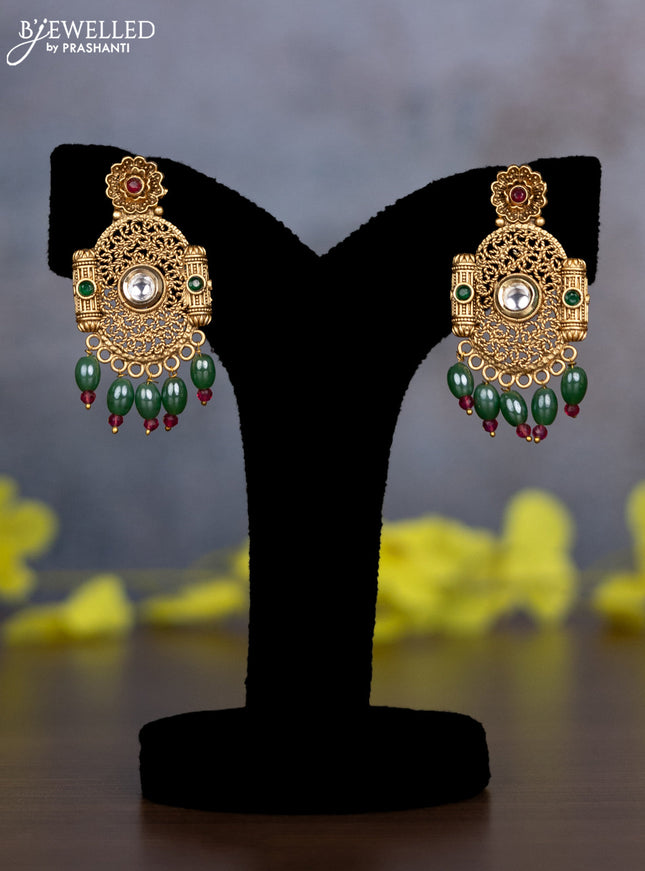 Pearl necklace with kemp & cz stones and green beads hanging