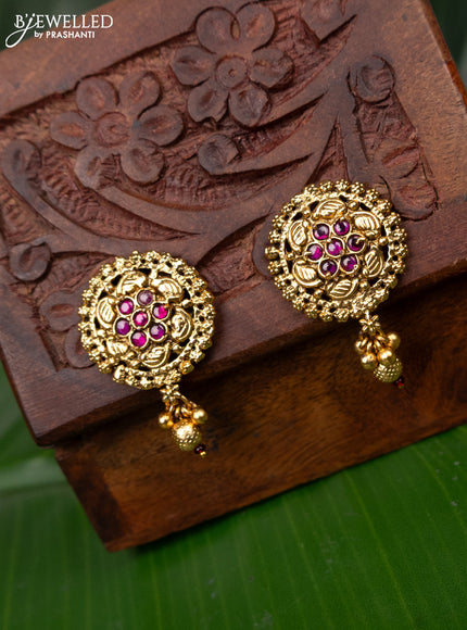 Antique earring with pink kemp stones and golden beads hanging
