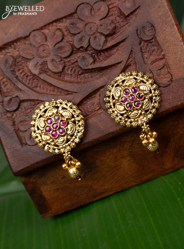 Antique earring with pink kemp stones and golden beads hanging