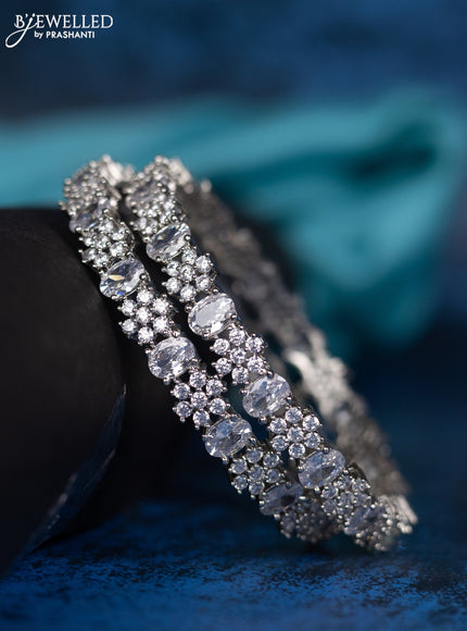 Zircon bangle with cz stone in white finish