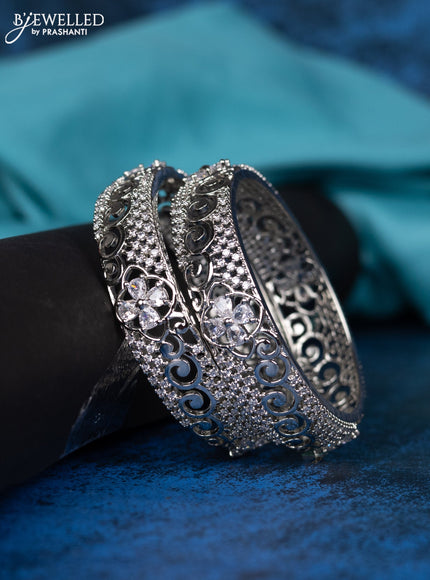 Zircon bangle with cz stones