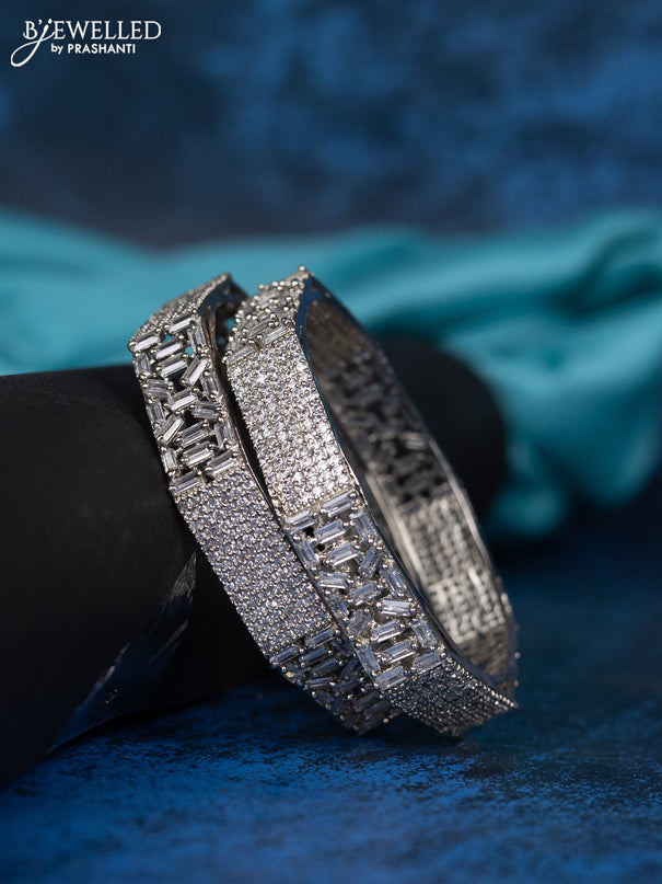 Zircon bangle with cz stones