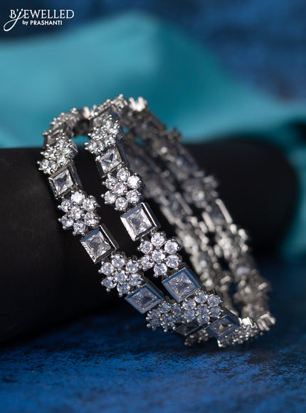 Zircon bangle with cz stones