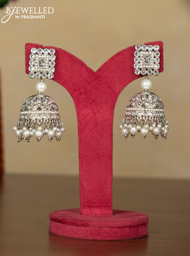 Kundan necklace with pearl hangings