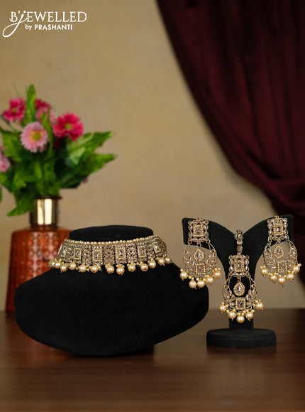 Kundan necklace with maang tikka and pearl hangings