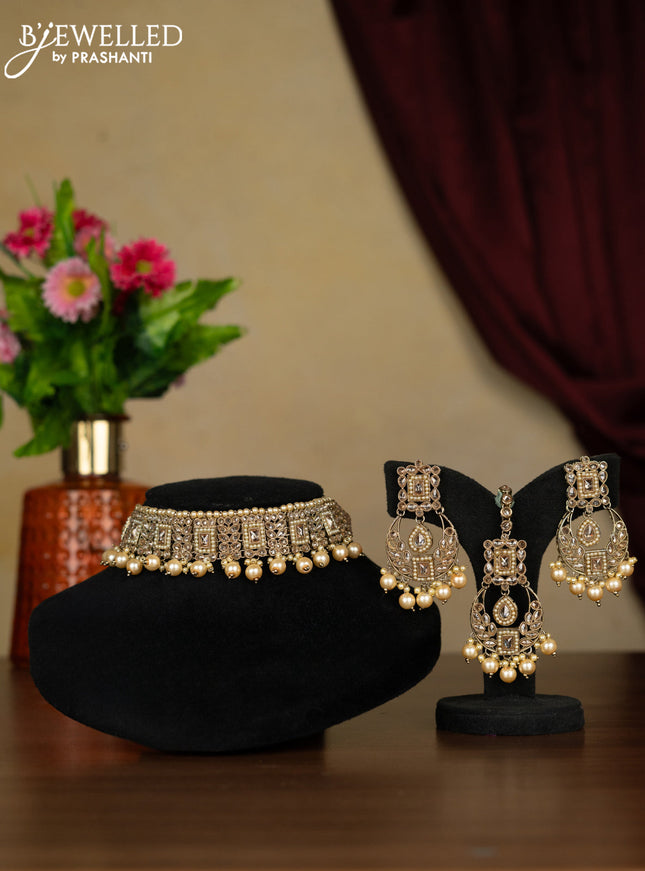 Kundan necklace with maang tikka and pearl hangings