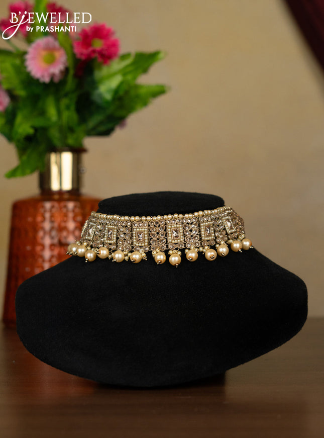 Kundan necklace with maang tikka and pearl hangings
