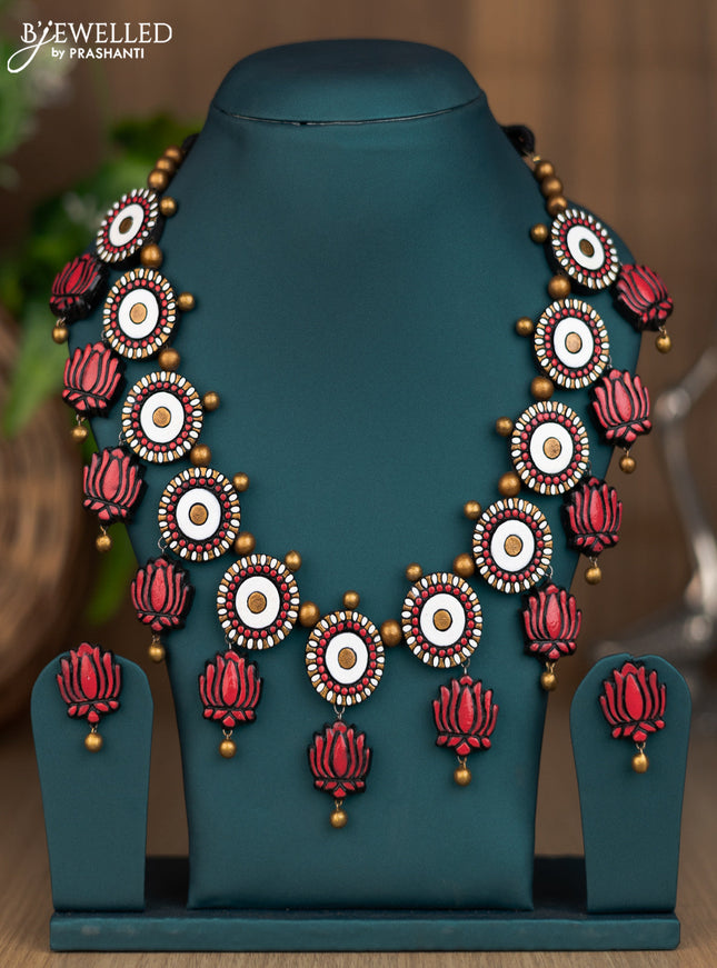 Terracotta pink kemp necklace with floral pendant and hangings