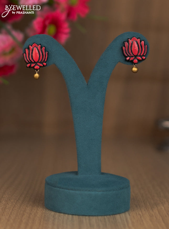 Terracotta pink kemp necklace with floral pendant and hangings
