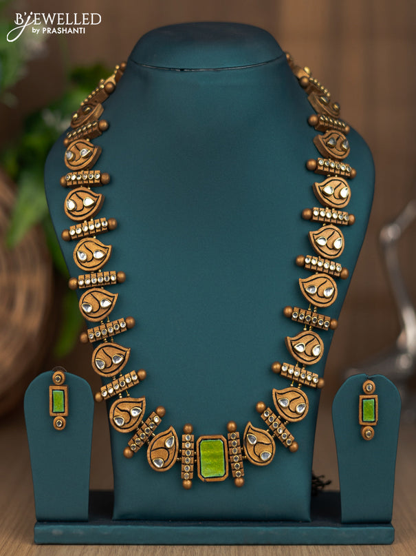 Teracotta necklace manga pattern with kundan stones