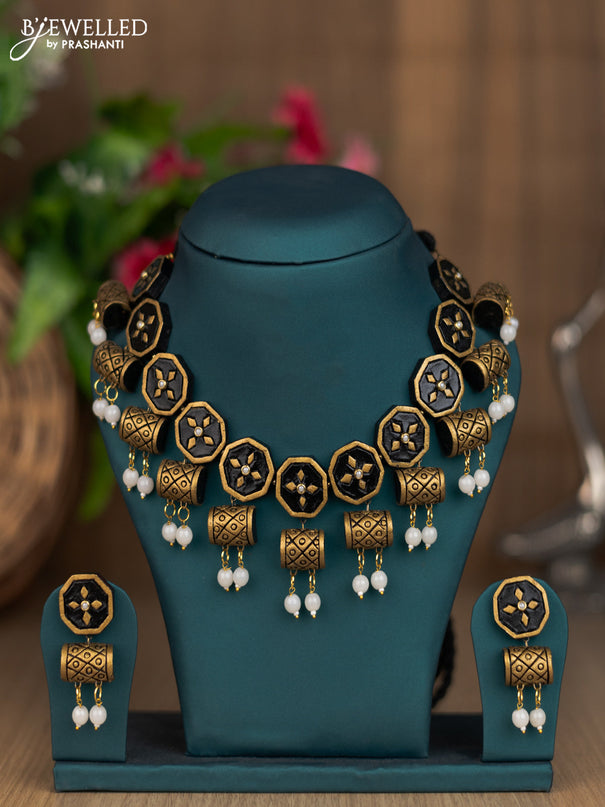 Terracotta black necklace with beads hangings