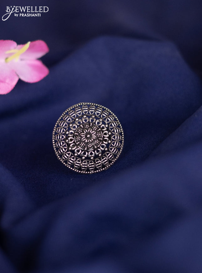 Oxidised ring with floral design
