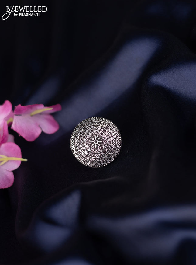 Oxidised ring with simple design