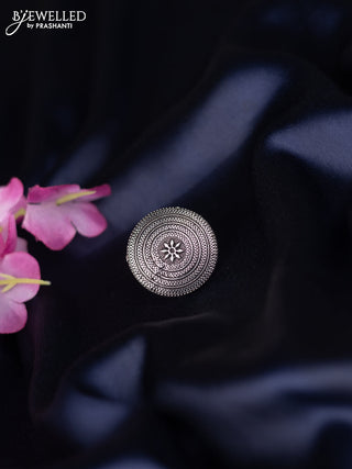 Oxidised ring with simple design