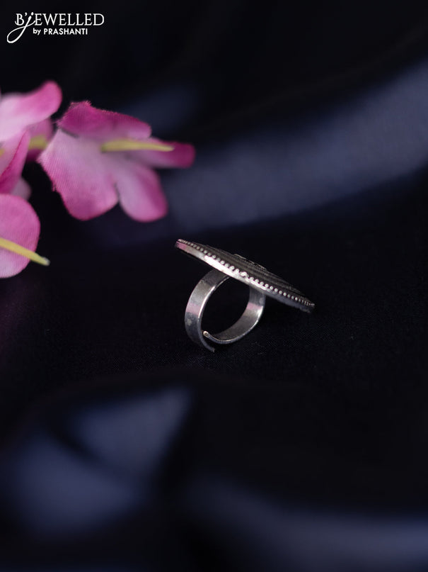 Oxidised ring with simple design