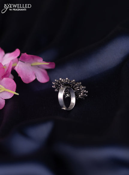 Oxidised ring with simple design