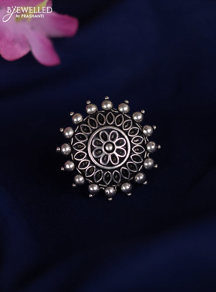 Oxidised ring with simple design