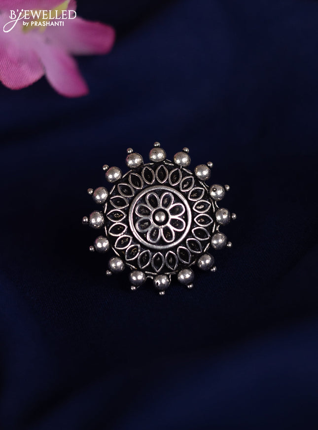 Oxidised ring with simple design