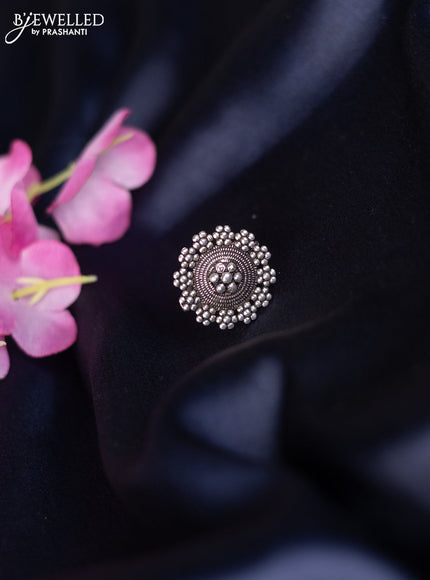 Oxidised ring with simple design