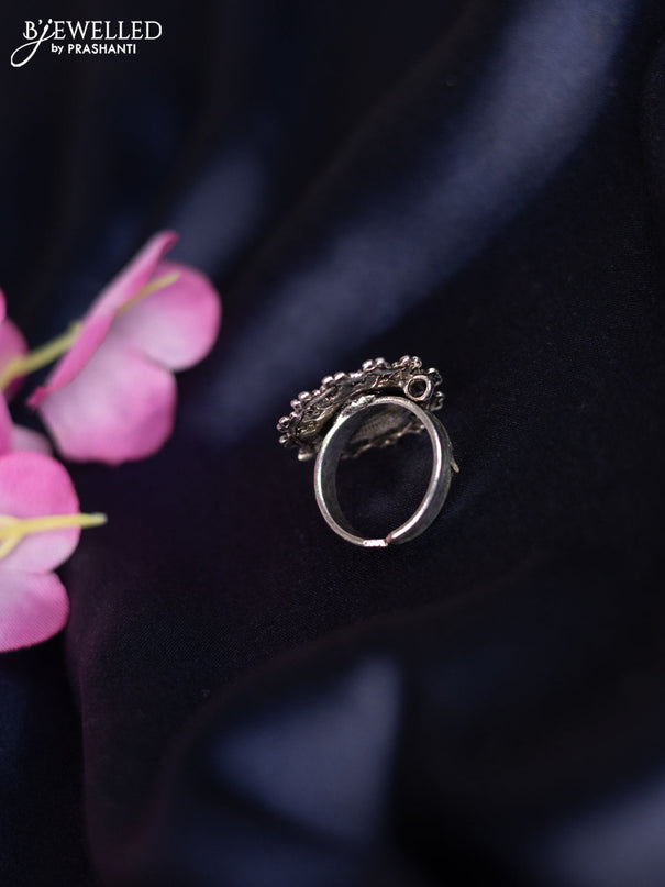 Oxidised ring with simple design