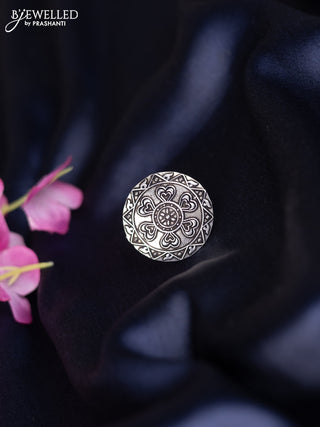 Oxidised ring with simple design