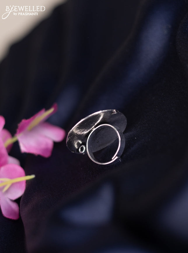 Oxidised ring with simple design