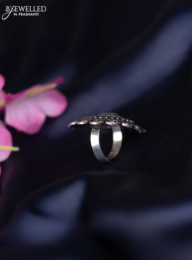 Oxidised ring with simple design