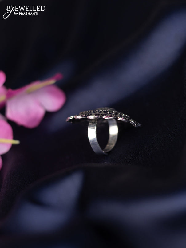 Oxidised ring with simple design