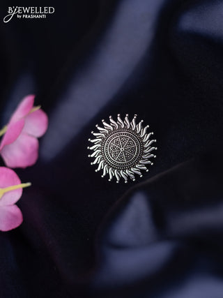 Oxidised ring with simple design