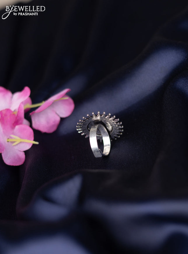 Oxidised ring with simple design