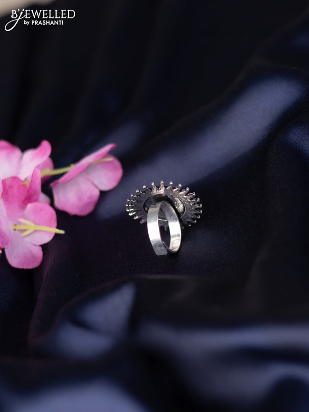 Oxidised ring with simple design