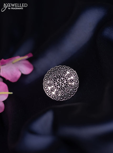 Oxidised ring with simple design