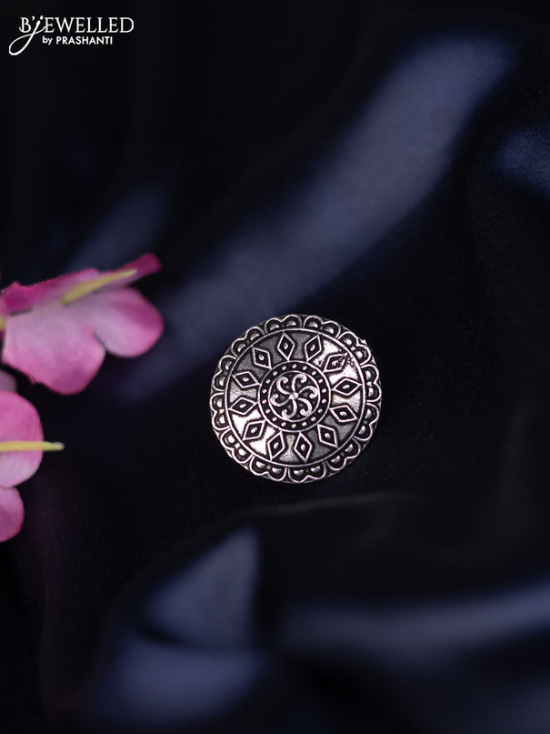 Oxidised ring with simple design
